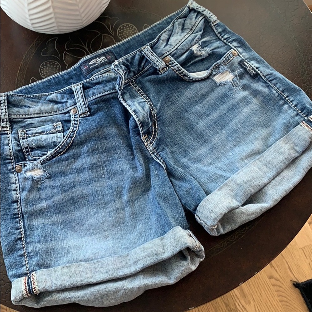 Silver jeans co. Roll up shorts. Size 29.